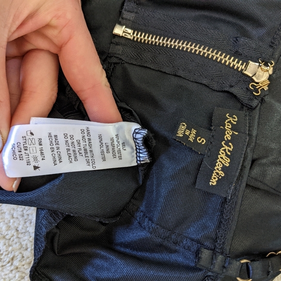 Gold chain strap, black bodysuit size S - Picture 4 of 4